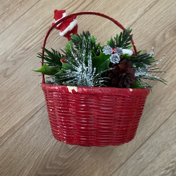 Vintage Christmas Basket With Flocked Santa - Picture 5 of 9